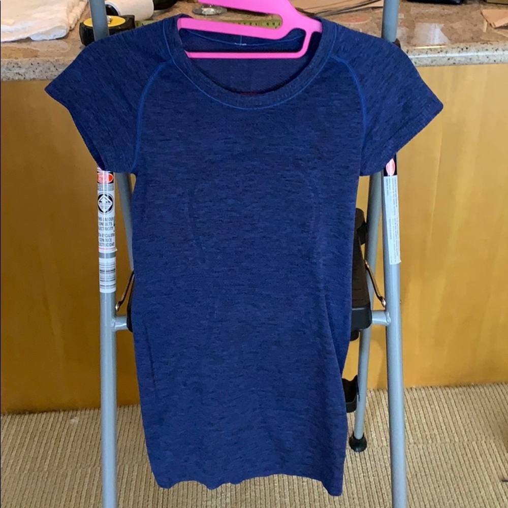 Lululemon workout short-sleeve